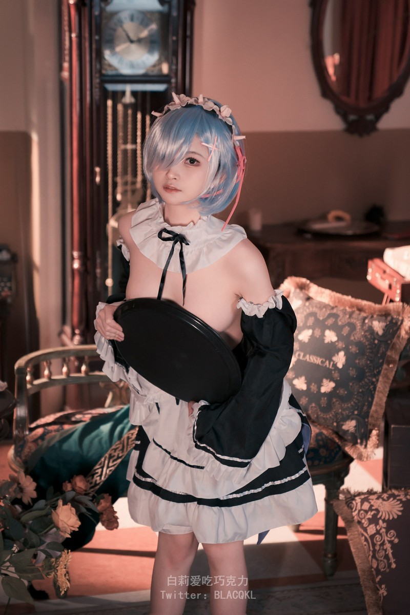 白莉爱吃巧克力 蕾姆女仆 Cosplay 写真【49P｜251.2MB】插图