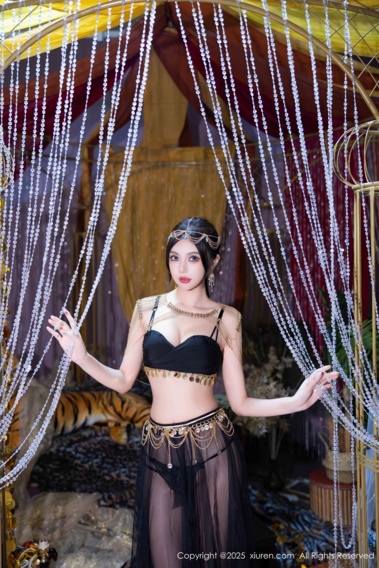 绮里嘉黑色露肩上衣图集79P，时尚造型与舞台感的华丽碰撞插图2