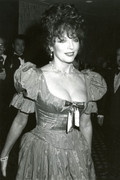 Joan-Collins-h25
