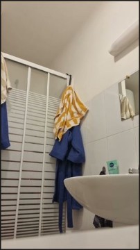 [Image: Voyeur2225144217.jpg]