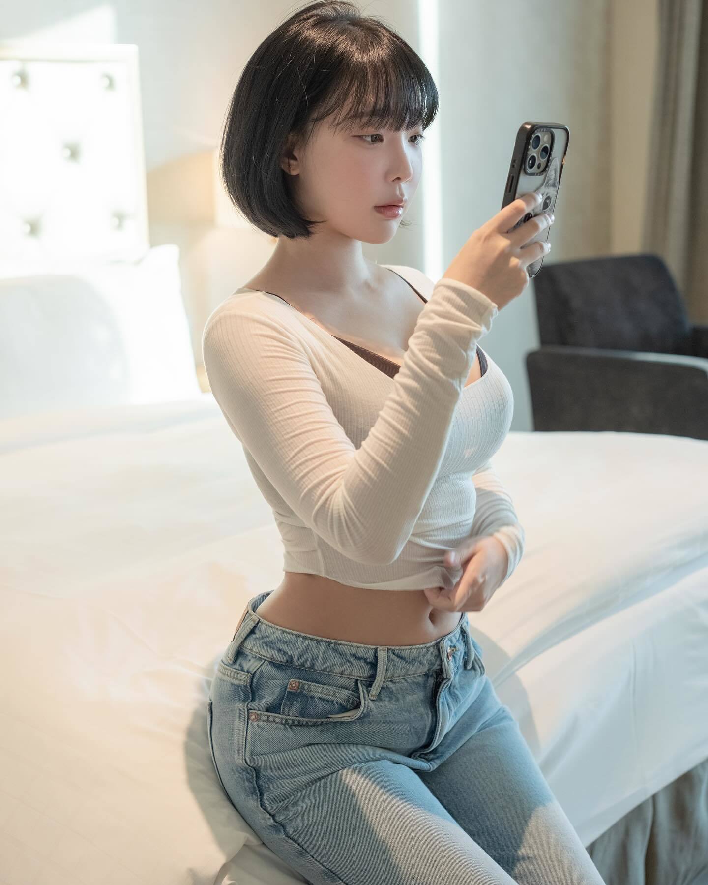 강인경姜仁卿 leaked White T-Shirt and Jeans Concept写真,简约美感(80 photos)插图3 강인경姜仁卿 leaked White T-Shirt and Jeans Concept写真,简约美感(80 photos)插图3