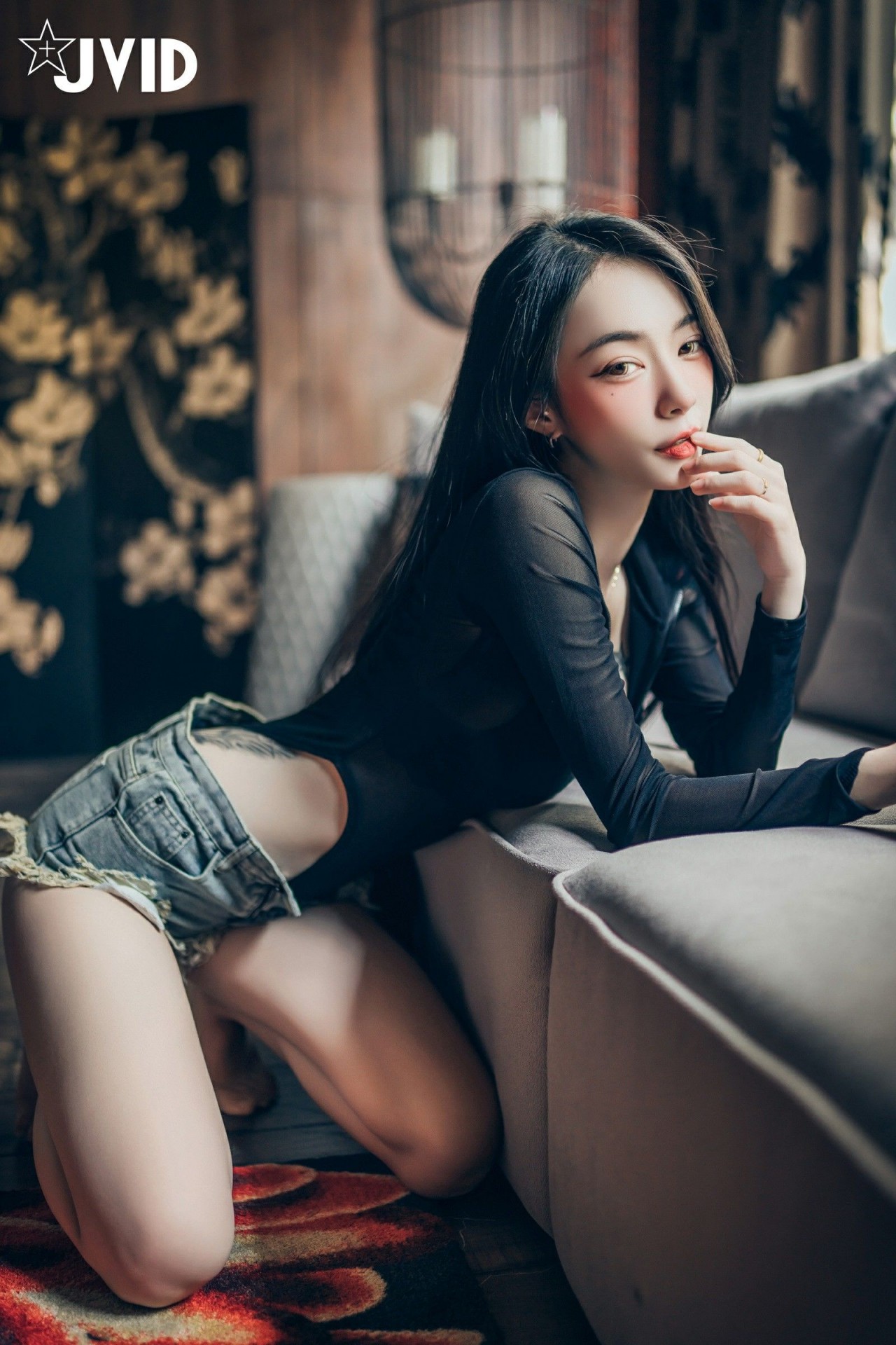 JVID飄飄《巨乳甜點女神》写真作品， 黑色透视，蕾丝内裤的性感时刻插图