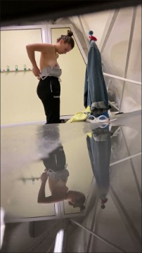 [Image: Voyeur25345100432.jpg]