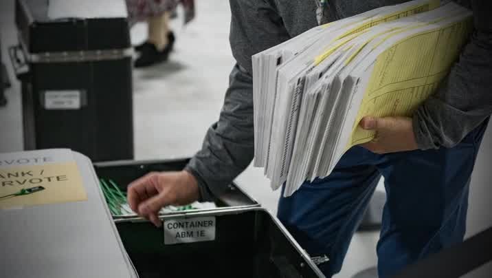 [Image: 42ssfxdb5vr1.jpg]