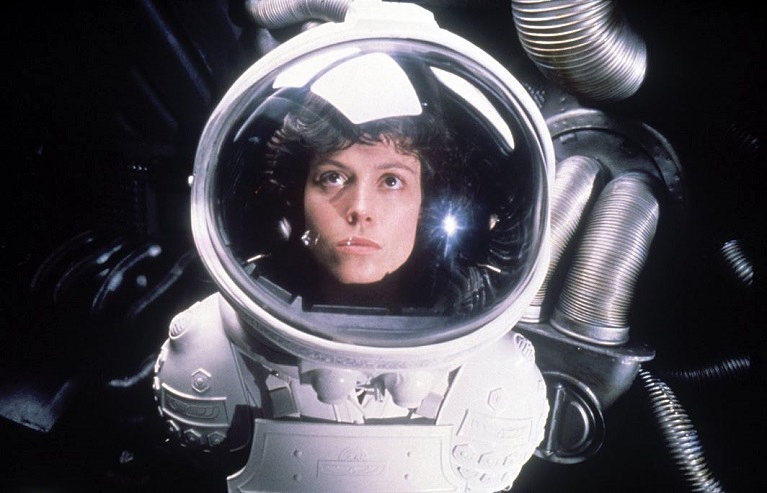 BLACK-HOLE-SIGOURNEY-WEAVER-1-FOTOR.jpg