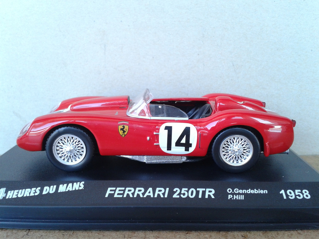 1958 Ferrari 250 Testa Rossa 58, Scuderia Ferrari, 1º 24 H Le Ma