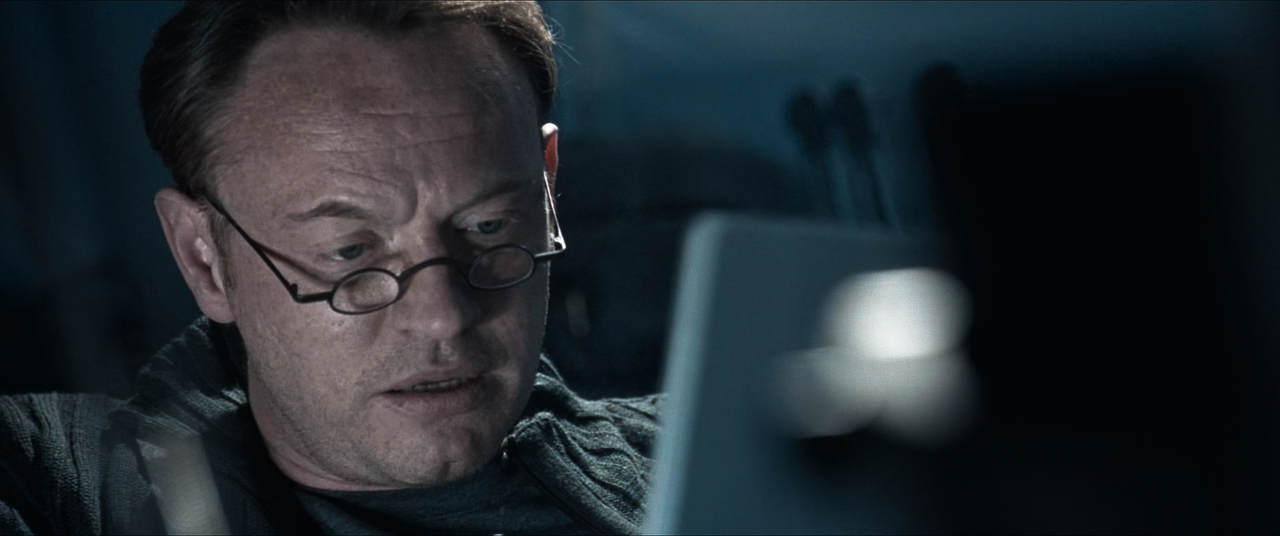 Resident Evil Apocalypse (2004) Extended Cut (1080p Bluray HDR AV1 Opus) [NeoNyx343] - [00:44:23.411