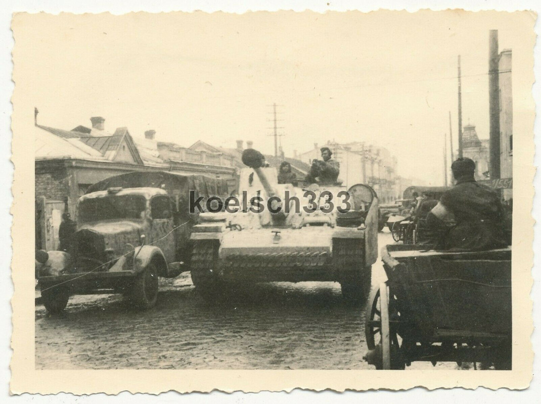 Foto Sturmgeschütz Langrohr Panzer mit Seitenschürzen und Schneetarnung ... !