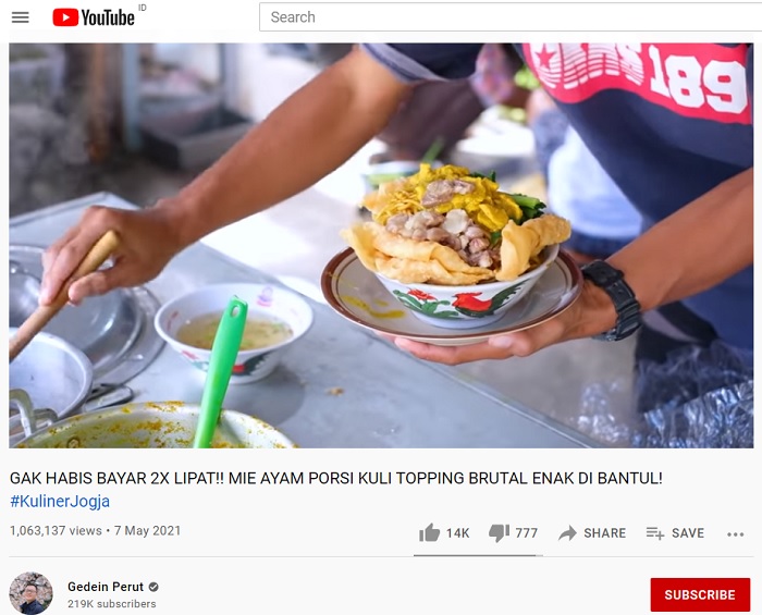 Seporsi mi ayam super jumbo yang disajikan di Warung Mie Ayam Malam Sabrang Kinanthi.