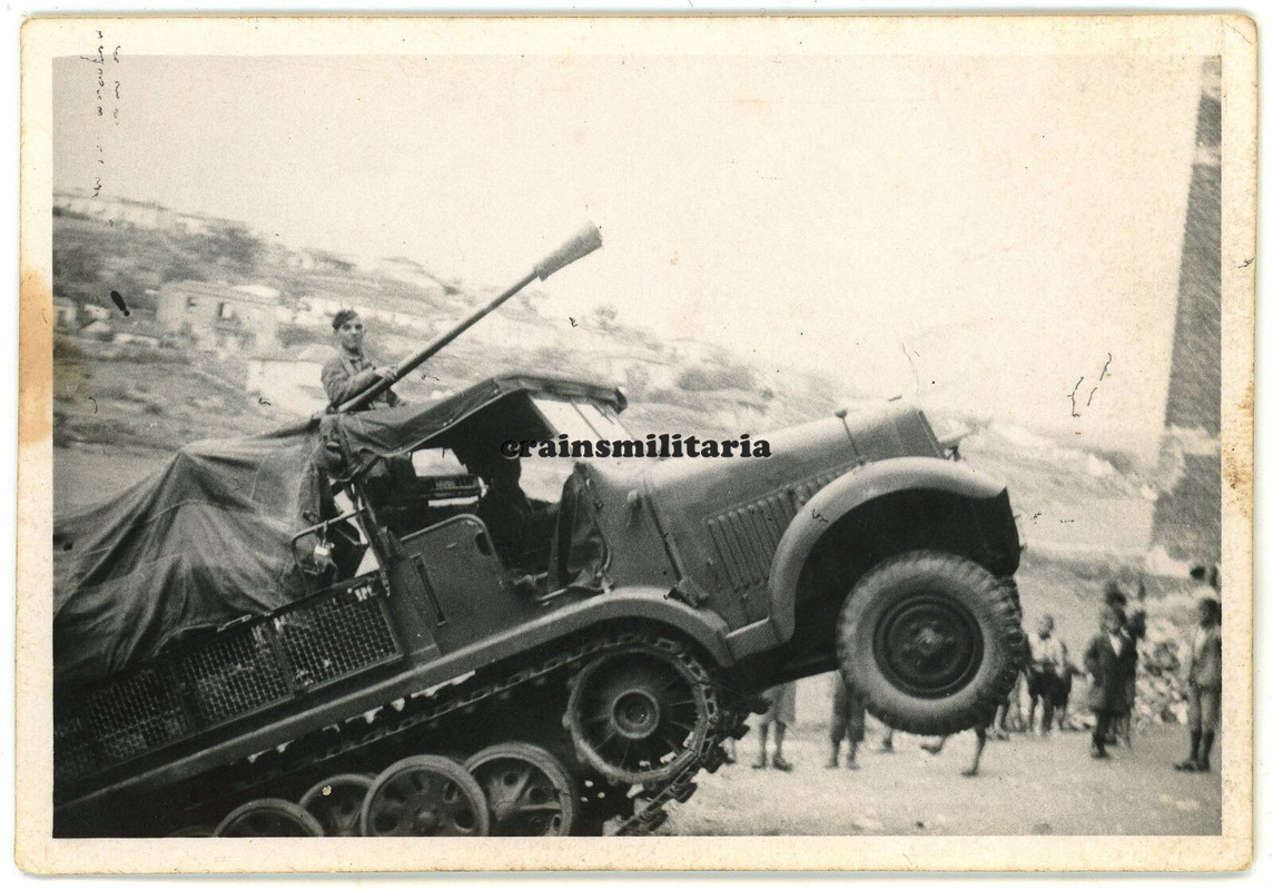 Orig. Foto SdKfz Halbkette mit 3,7 cm Geschütz PaK Flak in SALONIKI Griechenland
