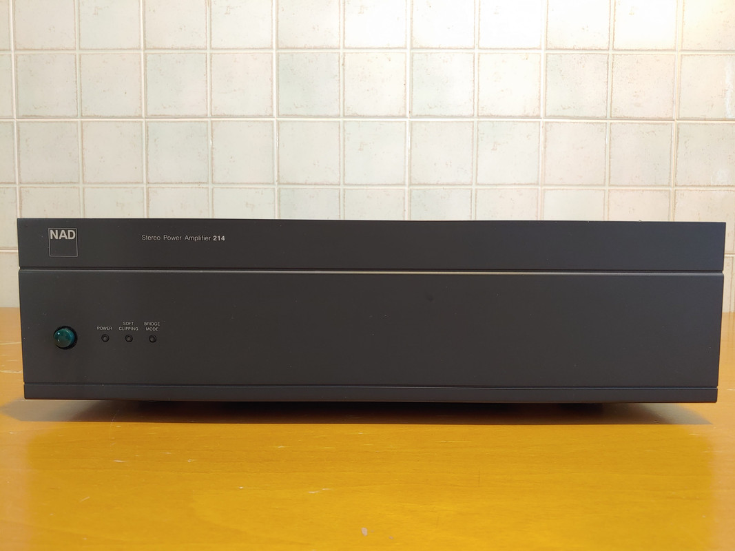NAD 214 Amplificatore finale (1)