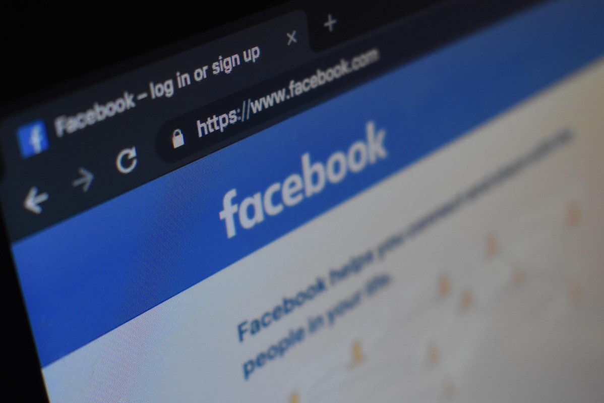 Hombre se hace pasar por abuelita en Facebook para secuestrar y abusar a mujer