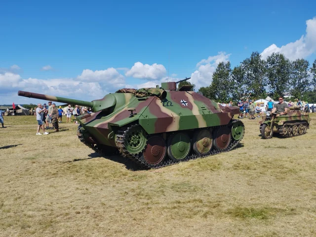 Les blindes dans les meeting WWII - Page 34 Hetzer-and-m36-in-czech-republic-drahany-1945-v0-vfbyl2m0v2id1