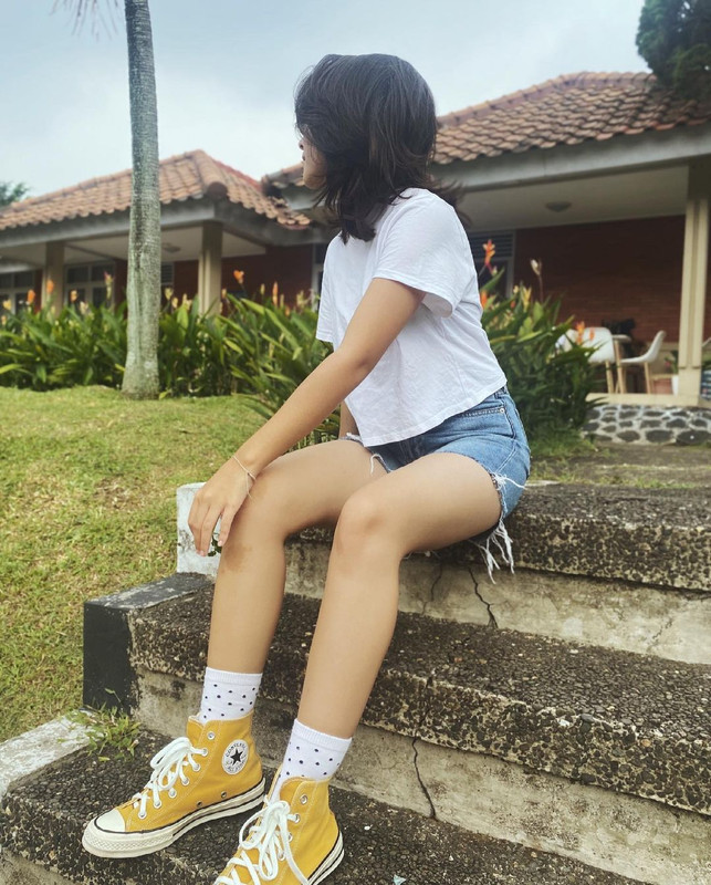 Sandrinna Michelle - White T-Shirt (2)