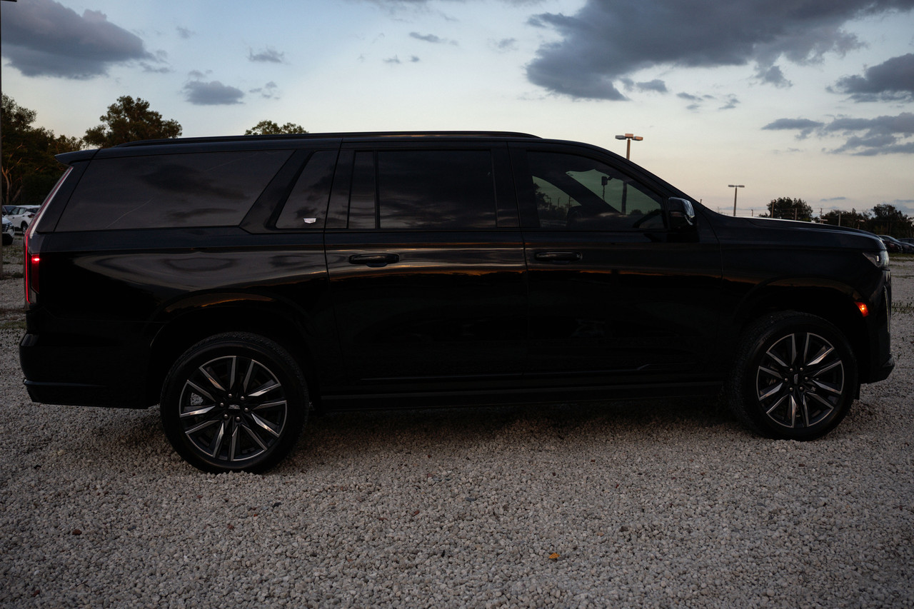 Cadillac Escalade View 35