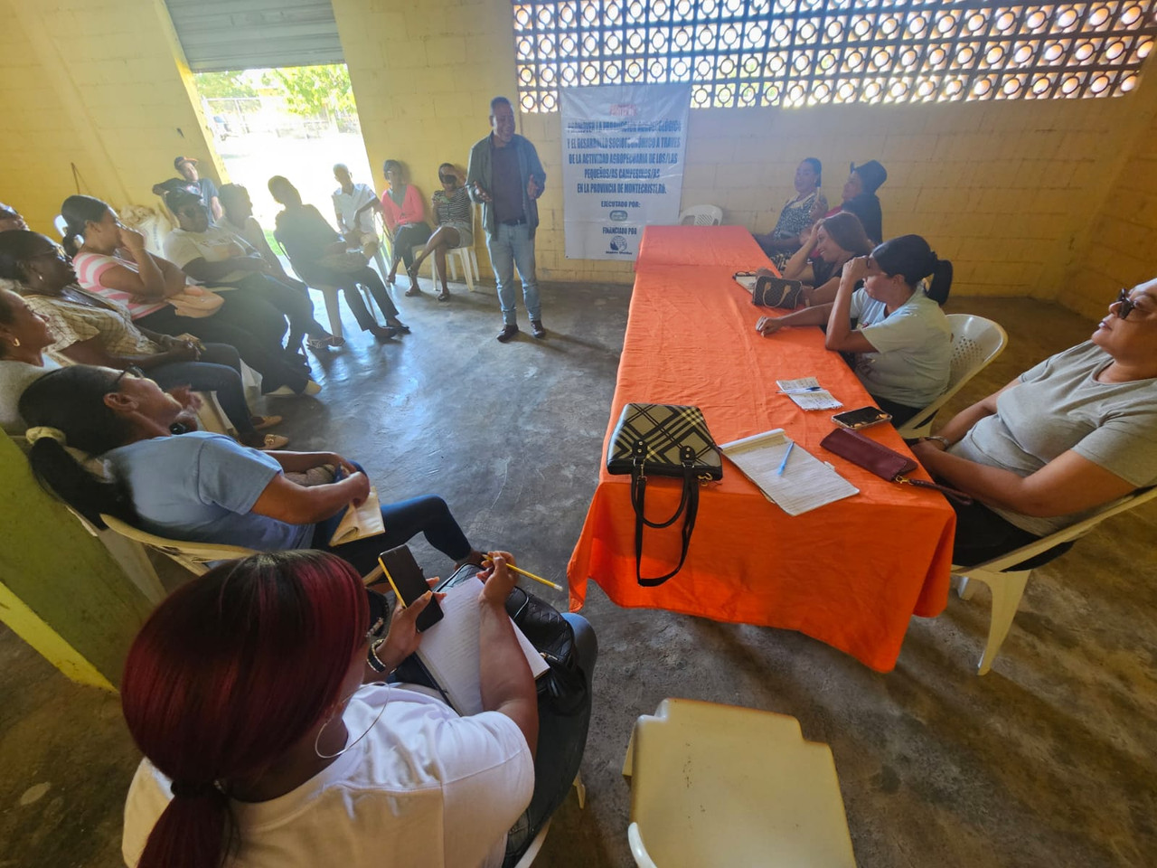 Reunión de proyecto en Montecristi (Manos Unidas)