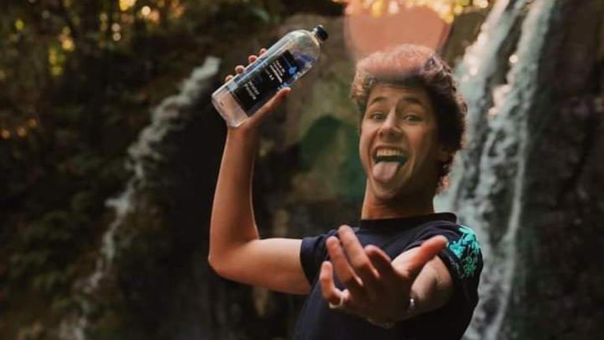 ¿Cuánto cuesta el agua de Juanpa Zurita?