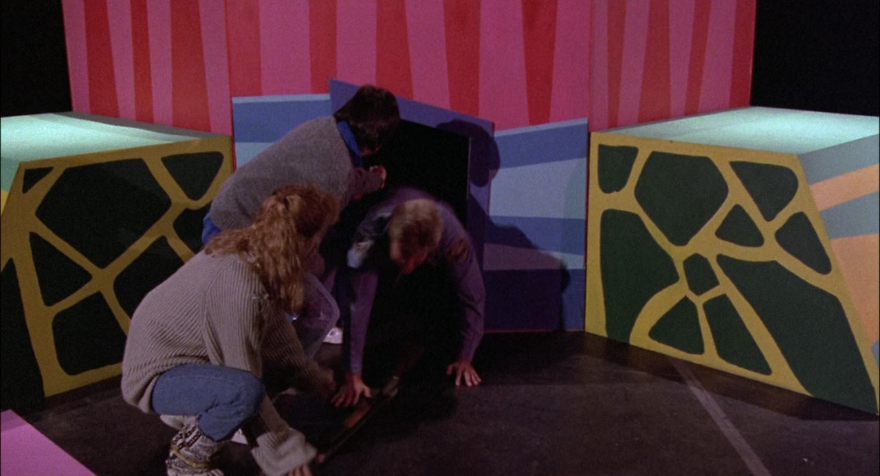 Killer Klowns from Outer Space 1988 (1080p x265 10bit Tigole).mk