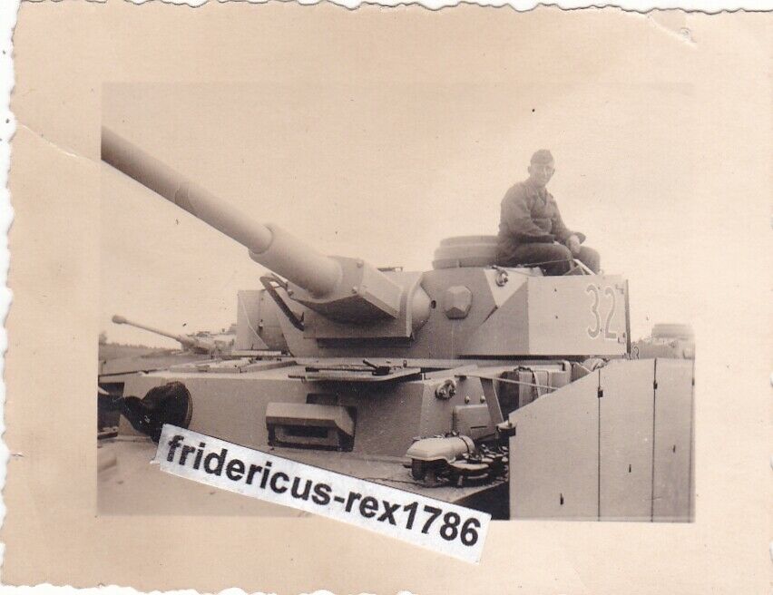 Foto Panzer Tank schwerer PzKpfw IV Nr. 32 Seitenschürzen und Tu