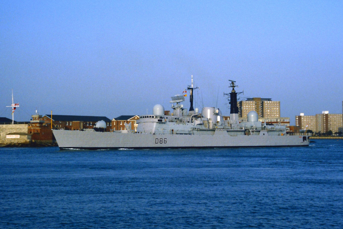 HMS Birmingham покидает Портсмут, 5 октября 1992