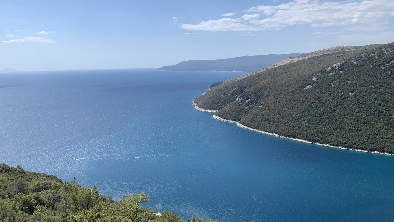 AAB391F7-862B-481E-8C29-ACC4D9262AC8