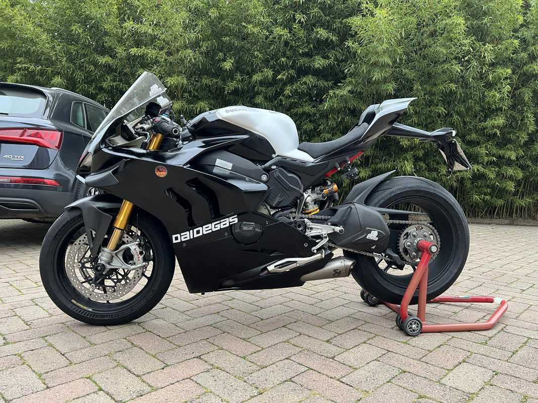 1FA271D8-B3C7-496E-92ED-83492B741F8F