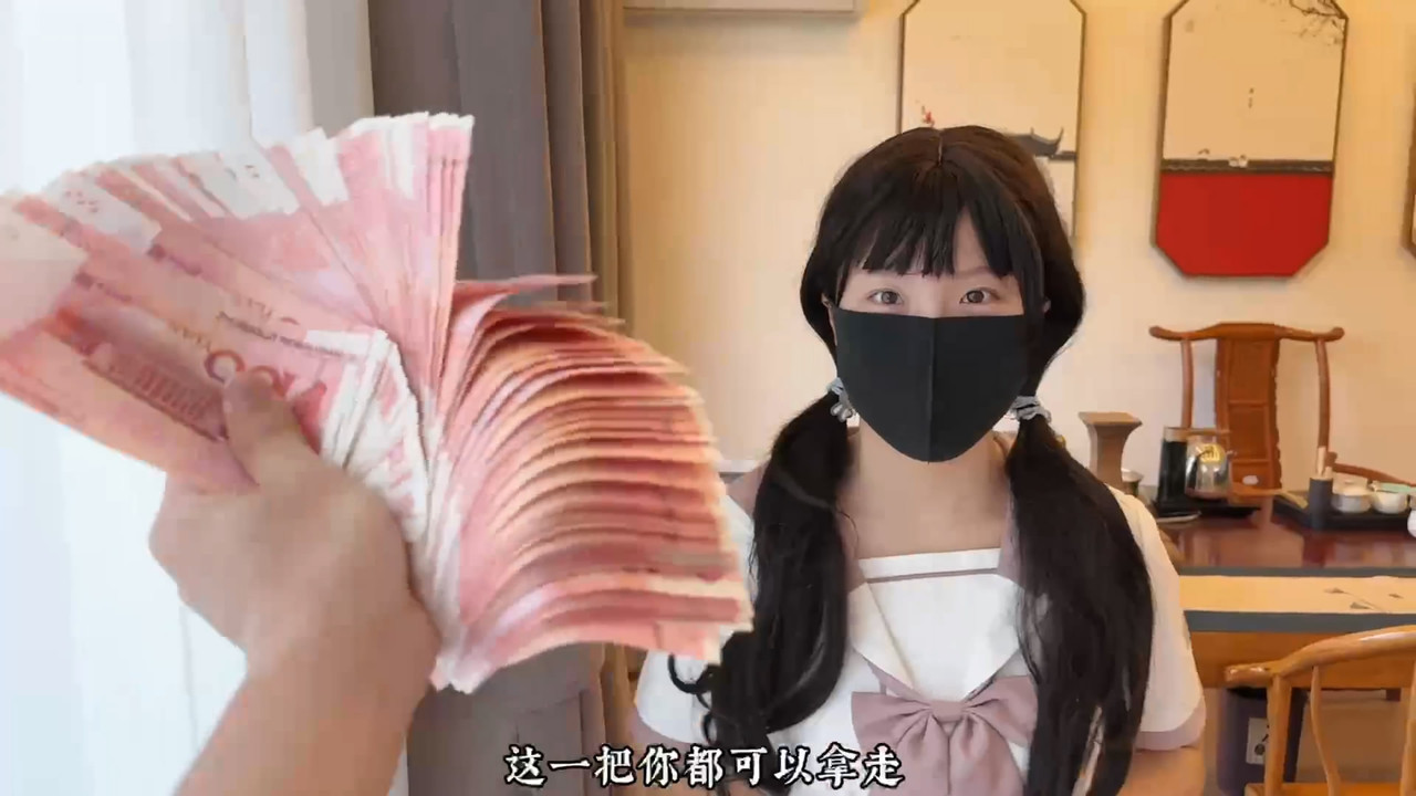 5 刚毕业的女大学生为了1万元可以抛弃尊严，做任何挑战 (3)