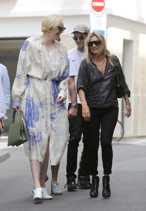 kate-moss-kelly-osbourne-and-gwendoline-christie-out-in-paris-06