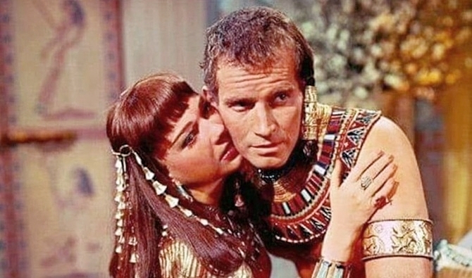 STAR-TREK-ANNE-BAXTER-3-A-FOTOR.jpg