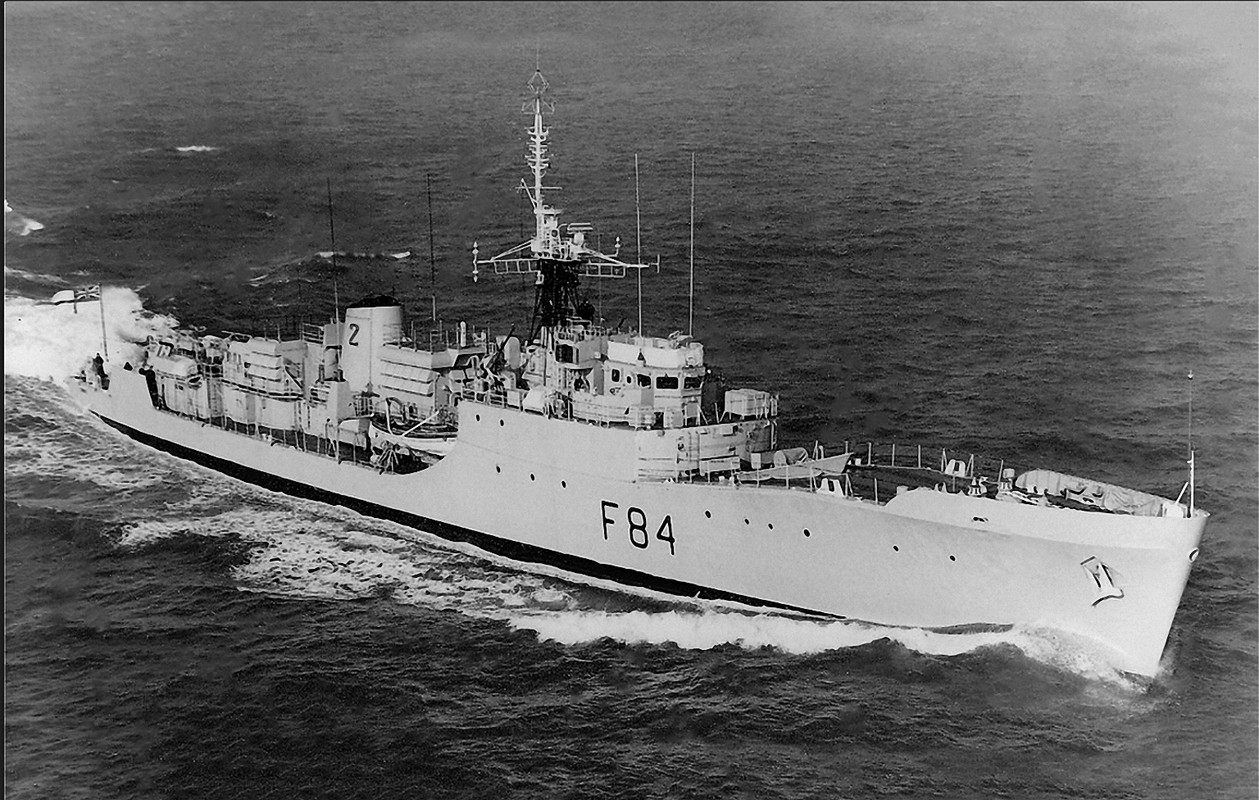 HMS Exmouth (F-84)-1