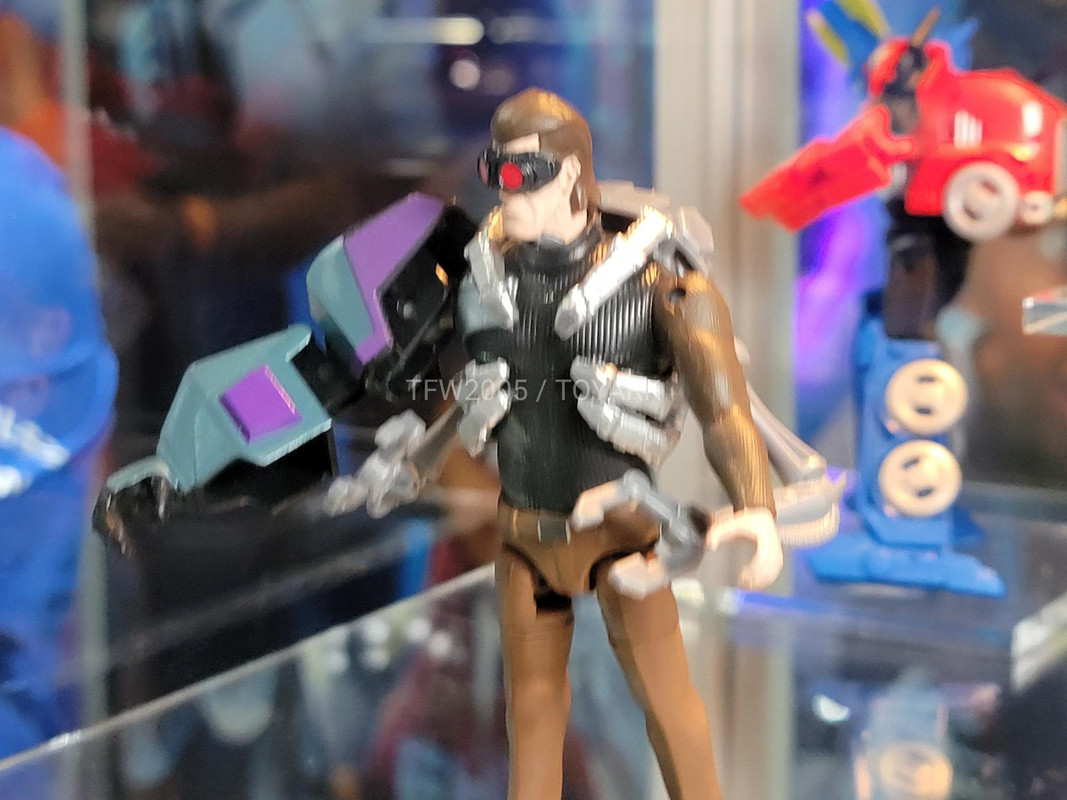 Transformers-EarthSpark-Toys-Reveal-10