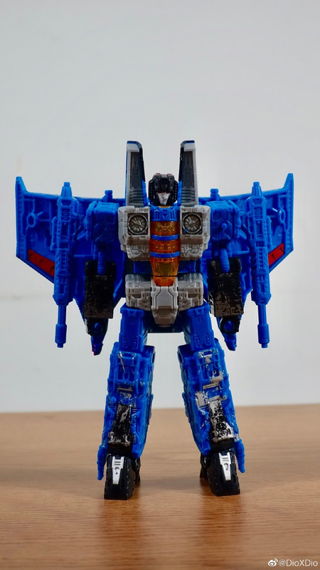 Siege-Thundercracker-In-Hand-Images-01