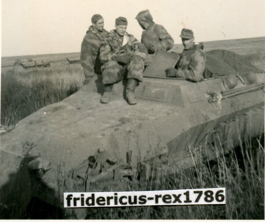 Foto 1. PzSpKp Herbst 44 Kampfgruppe Schützenpanzerwagen Sd.Kfz 251 HKL camo