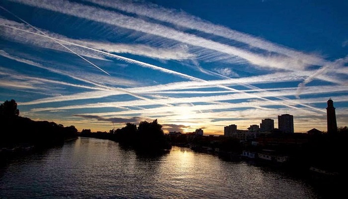 chemtrail-over-city