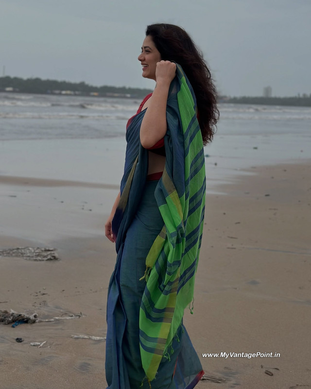 10-Girija-Oak-at-the-Beach-in-Green-Saree-Red-Blouse-My-Vantage-Point
