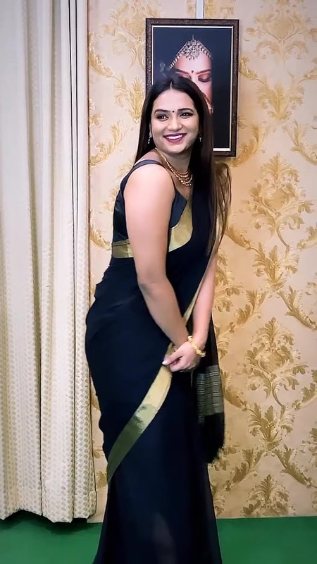 Asianet Serial Actress Saranya Anand Hot Pierced Navel Slip   Mallu Actress Reels.mkv.0002