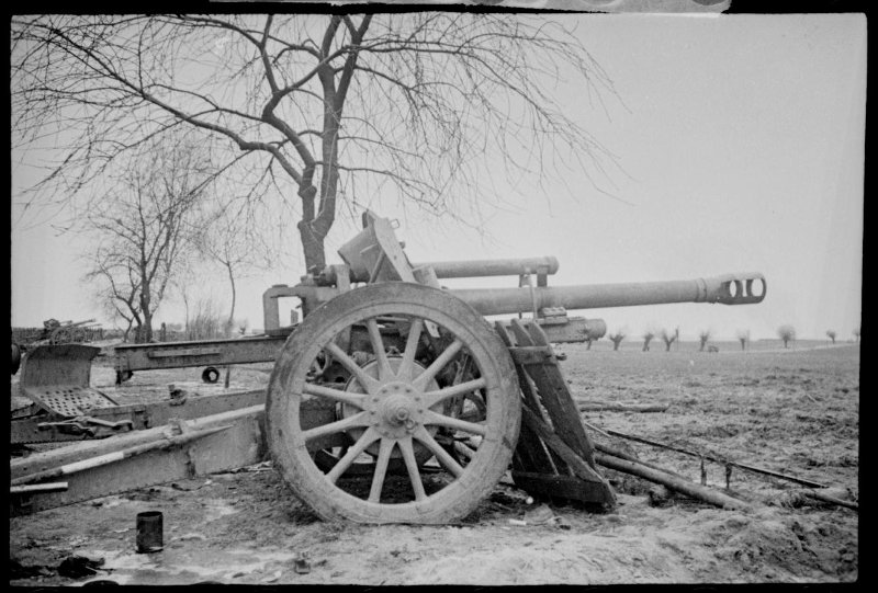 1-й Белорусский фронт. Немецкая 105-мм полевая пушка (leFH 18).2