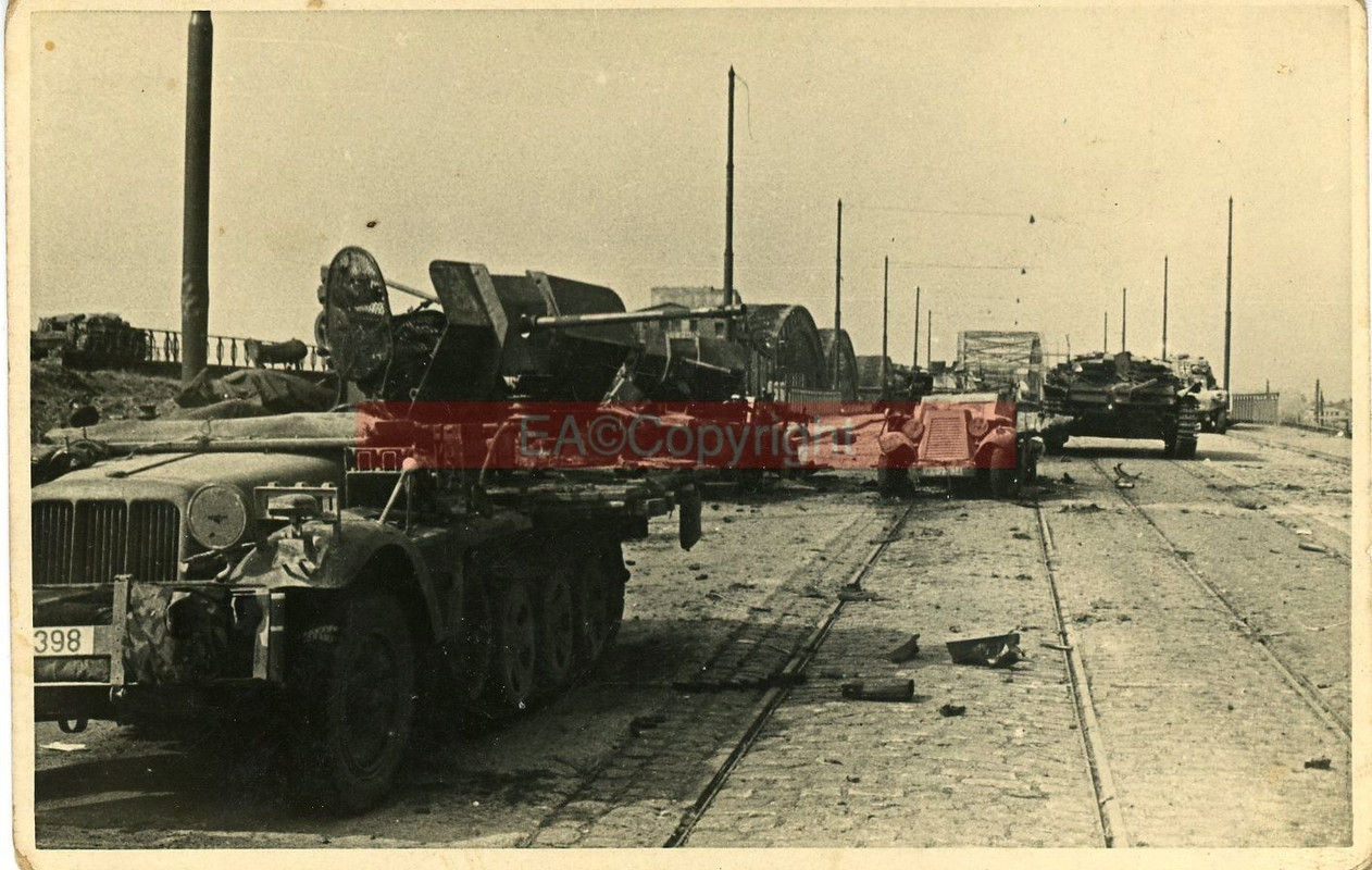 Kämpfe Russland TOP 2cm Flak auf Halbkette Foto