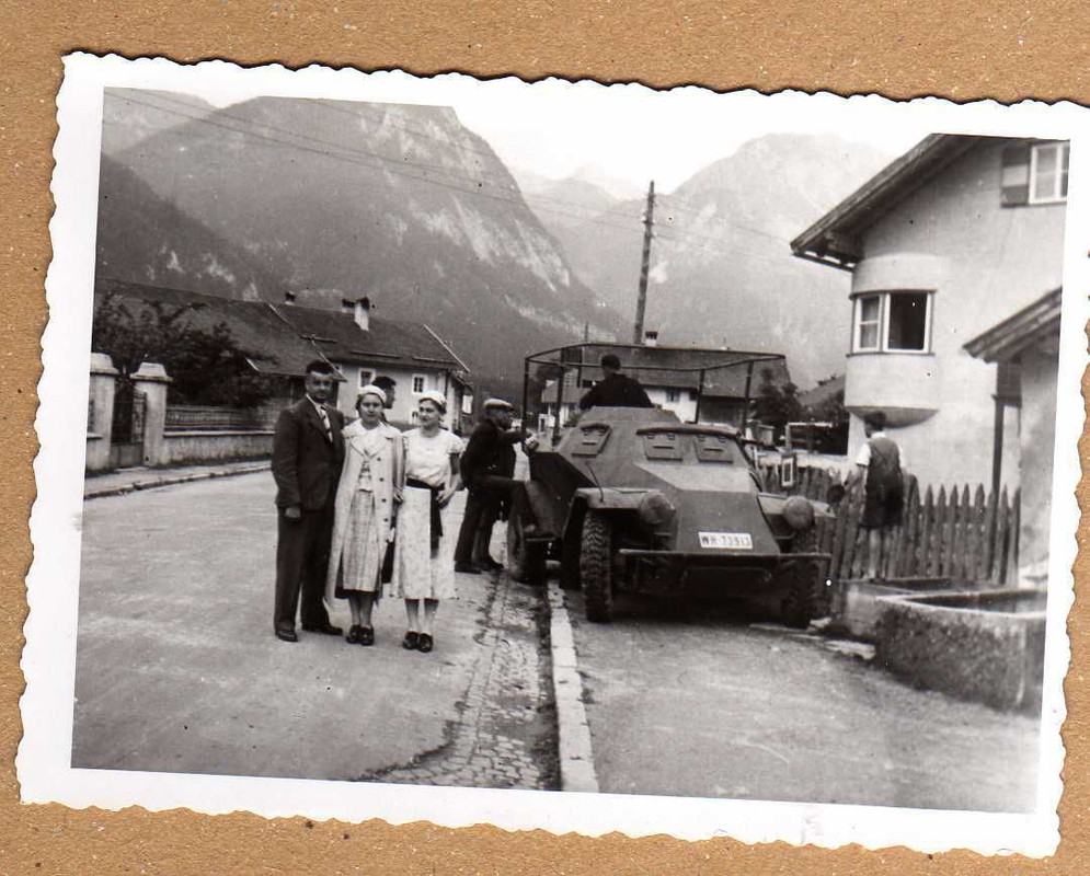 Nassereith Tirol,Wehrmachts Panzer Spähwagen auf