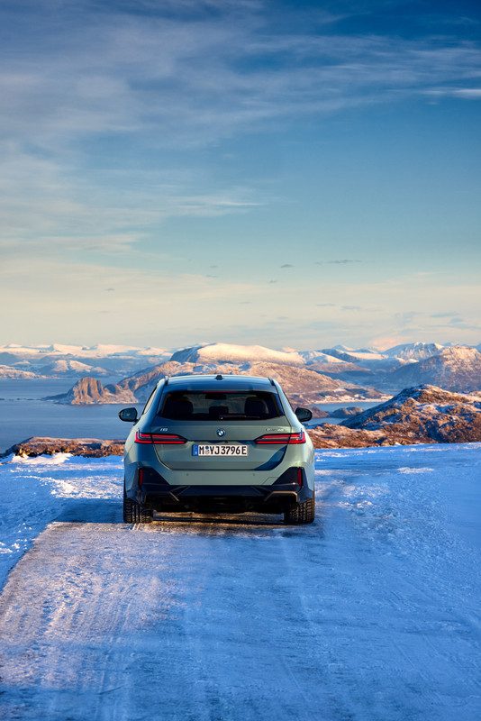 P90537263_highRes_the-new-bmw-i5-edriv