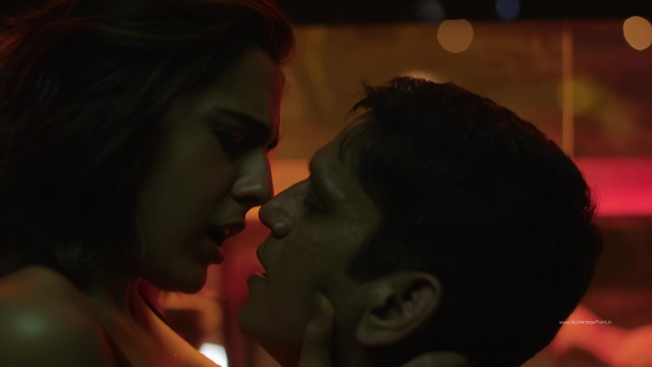 most-searched-sara-ali-khan-vijay-varma-scene-in-murder-mubarak-2024-movie