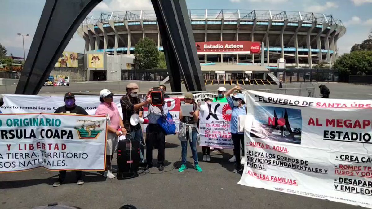 Vecinos protestan afuera del Estadio Azteca por el proyecto de remodelación