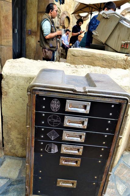 DISNEYLAND ~ STAR WARS: GALAXY'S EDGE, LA GUIA - Blogs de USA - SAVI'S WORKSHOP HANDBUILT LIGHTSABERS: Montando nuestro sable láser (11)