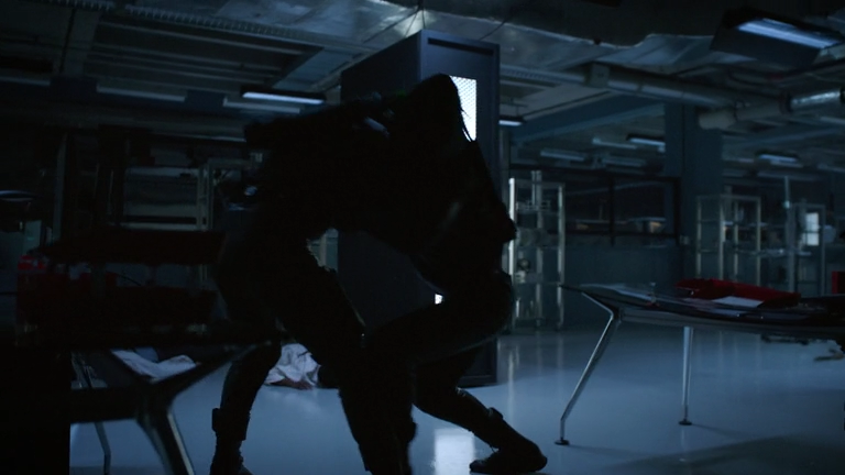 Arrow.S08E01.Starling.City.BDRip.ITA.ENG.AC3.AAC.x264-BlackBit[screenshot 3]