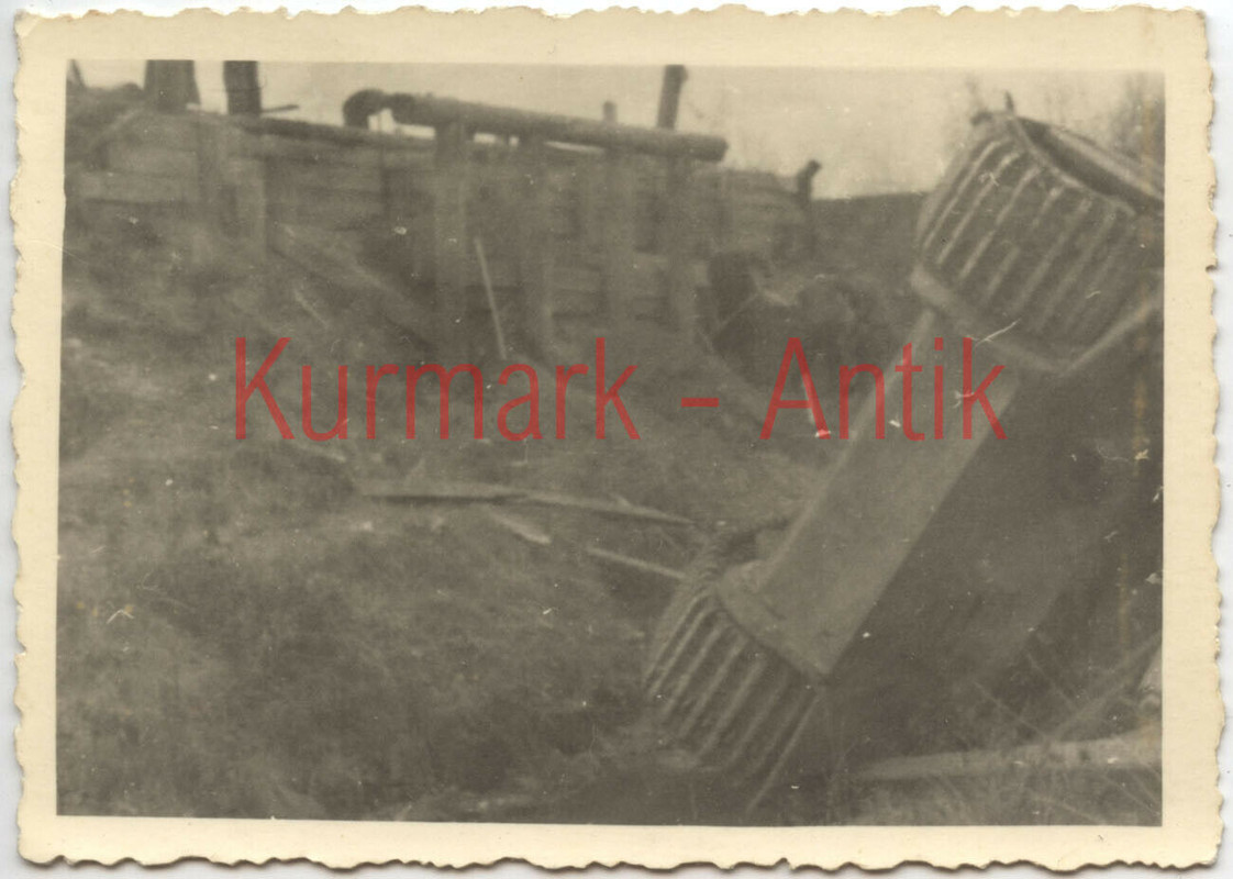 Foto Wehrmacht Panzer Tiger I camo TARN crash Kopfstand Brücke Unfall2