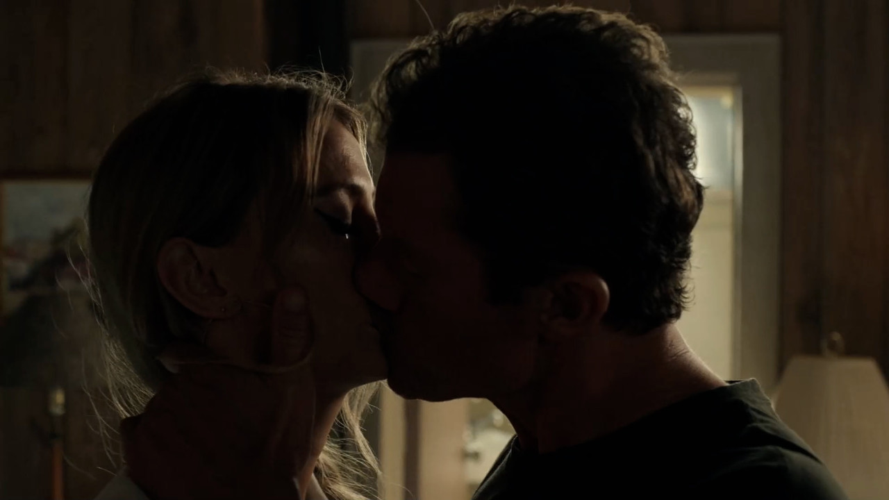 Riley.Voelkel_Hightown.S02.00_03_28_20.Still018