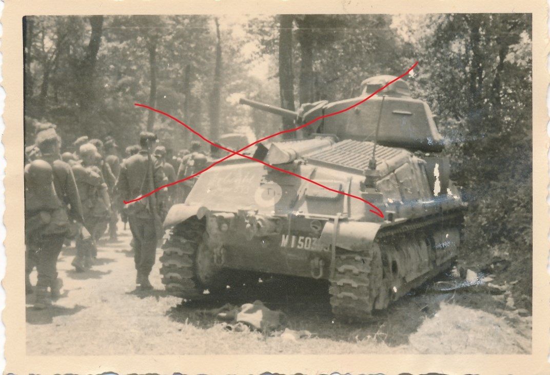 Foto Deutsche Soldaten französischer Panzer tank