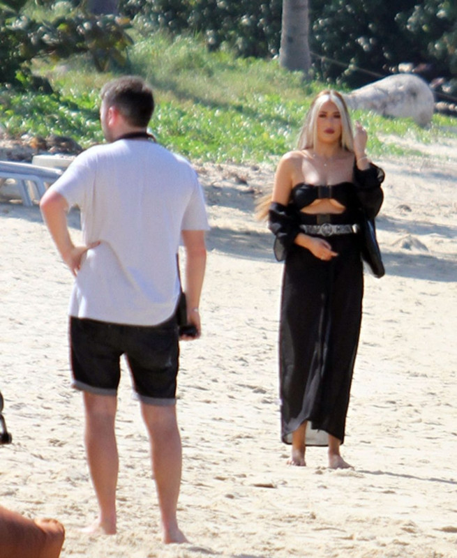 Demi-Sims-UpskirtSTARS.com-18-1024x1314 (22)