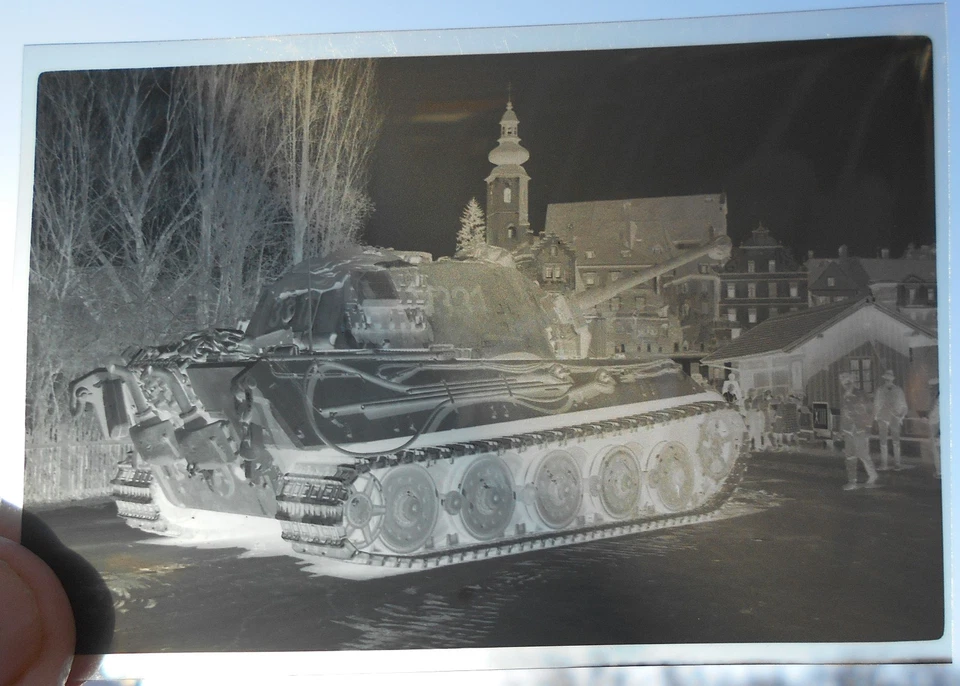 Foto Negativ 2 WK Deutscher Panzer vom Typ TIGER II Königstiger Ausführung B (1)