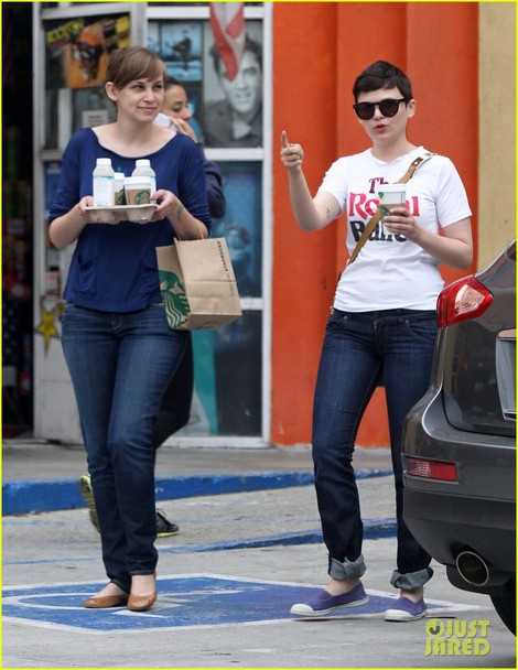   Foto på Ginnifer Goodwin  & hennes Syster  Melissa Goodwin